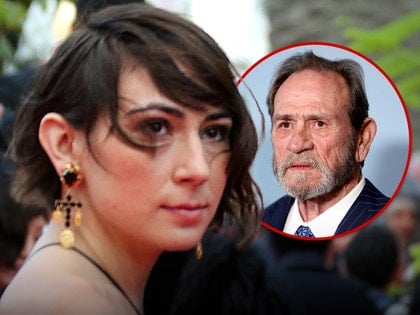 Featured image for Tommy Lee Jones' Daughter Victoria Dies in Suspected Overdose