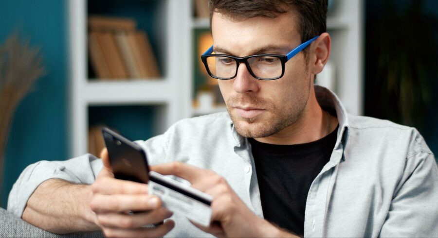 Featured image for "COD Fan Ditches Deluxe Edition for Standard, Battlepass, and CDL Team"