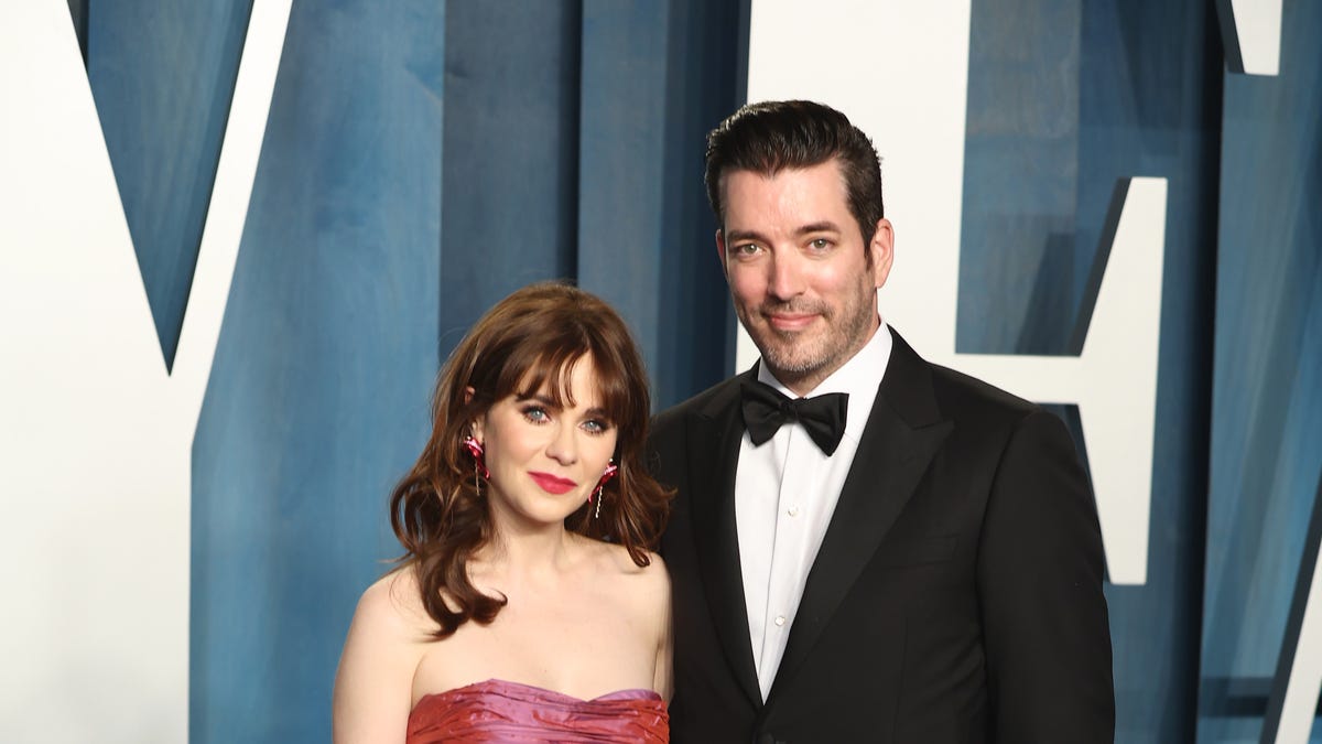 Featured image for Zooey Deschanel and Jonathan Scott: A Love Story Ends in Engagement