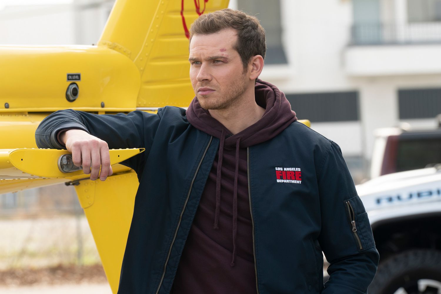 "9-1-1 Creator Discusses Buck and Tommy's Kiss"