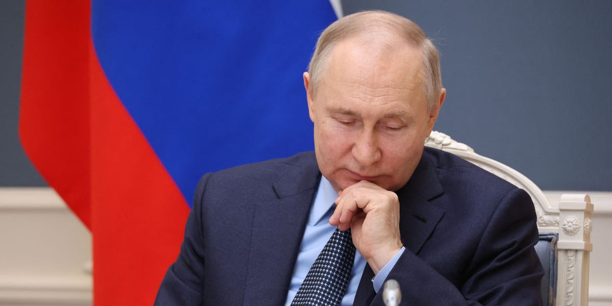 Russian Troops in Ukraine Suffering Catastrophic Losses and Need Modern Weapons, Putin Admits