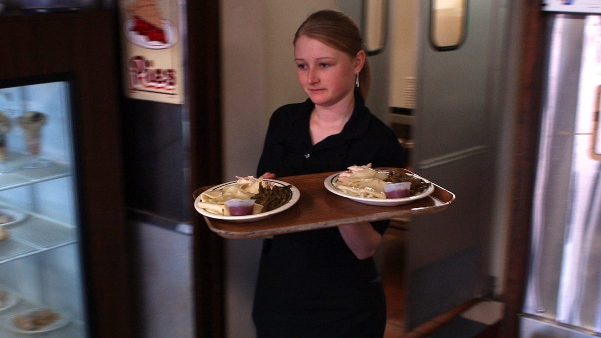 Featured image for The Tipping Dilemma: Americans Confused and Frustrated