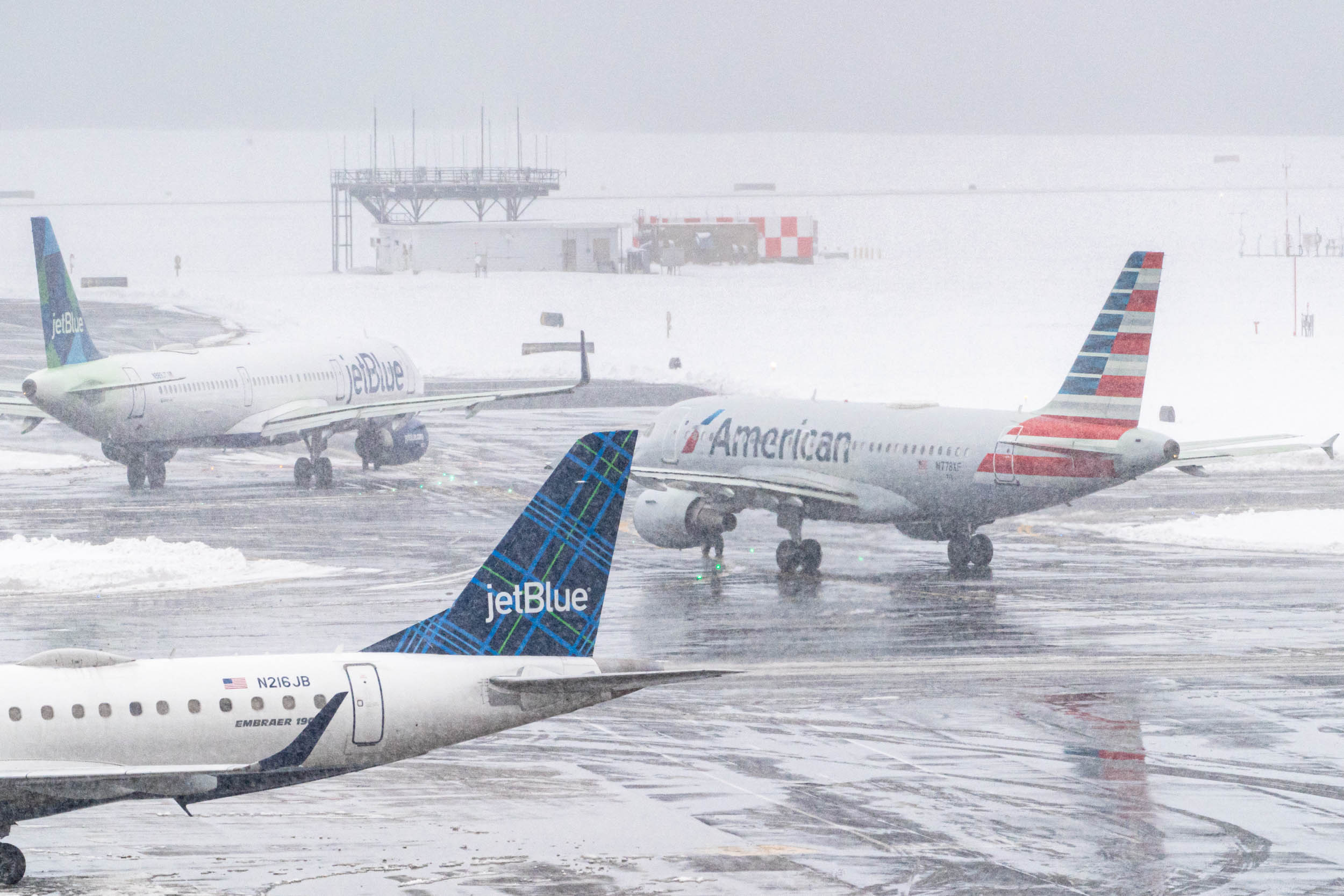 Featured image for JetBlue Withdraws Appeal, American Stands Firm in Northeast Alliance Turmoil