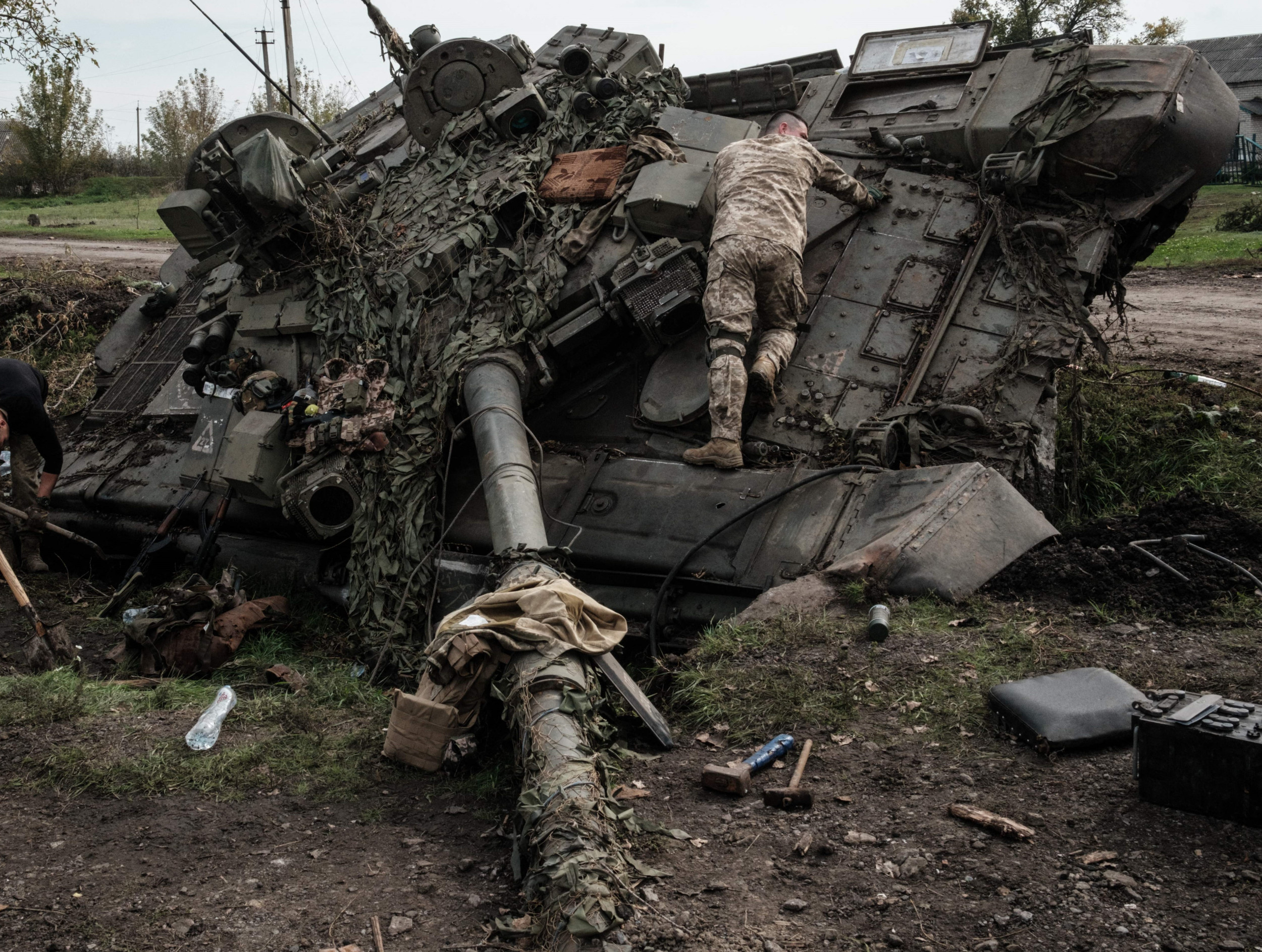 Featured image for Ukrainian Bradley Crew's Intense Battle Against Russian T-90 Tank
