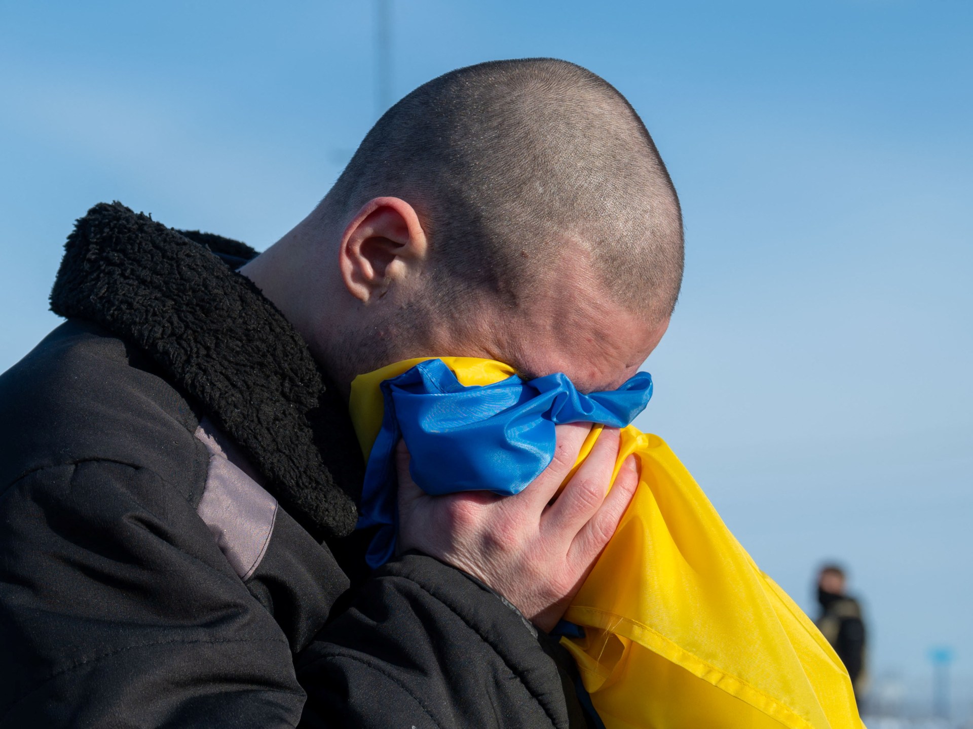 "Ukraine and Russia Conduct Historic Prisoner Exchange Following Plane Crash"
