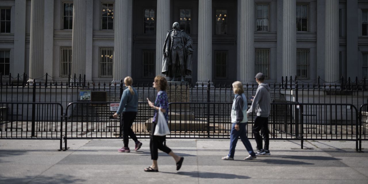 Investors Turn to Gold Amid Debt-Ceiling Uncertainty.