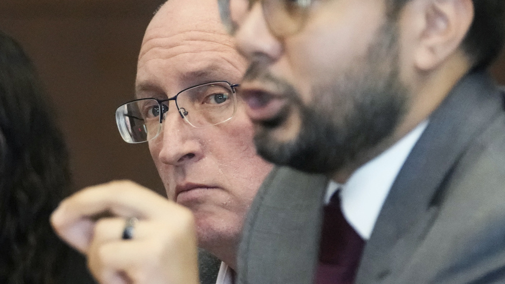 Featured image for Father of Highland Park shooting suspect on trial for aiding gun license acquisition