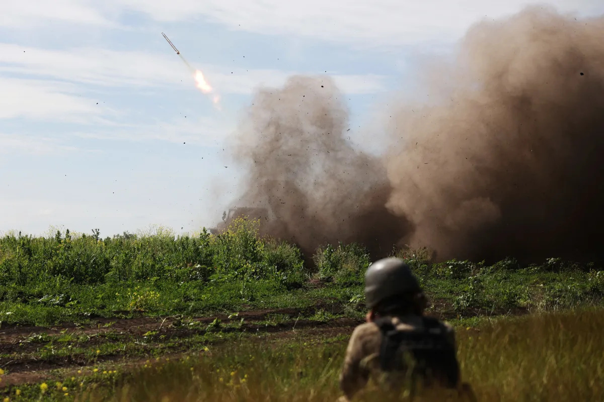 "Controversial Cluster Munitions: U.S. Considers Sending to Ukraine"