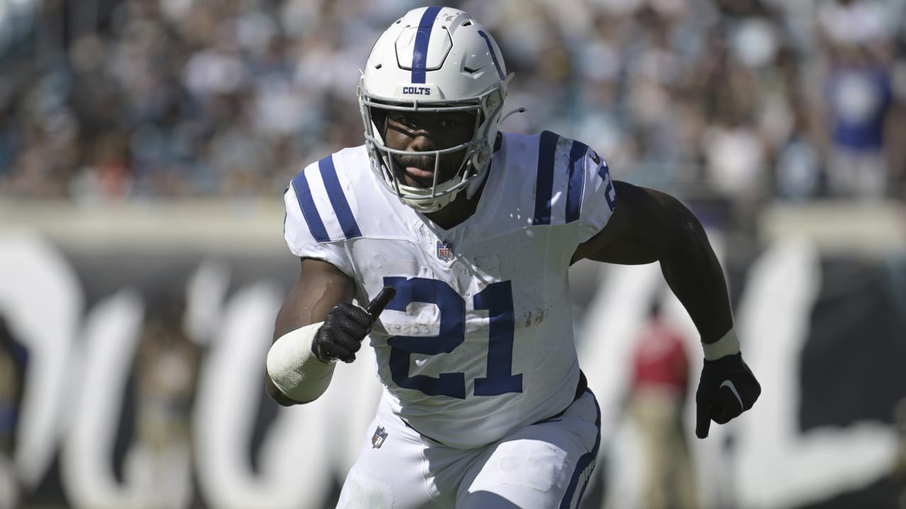 "Potential Trade Targets and Scenarios for NFL Running Backs Ahead of Deadline"