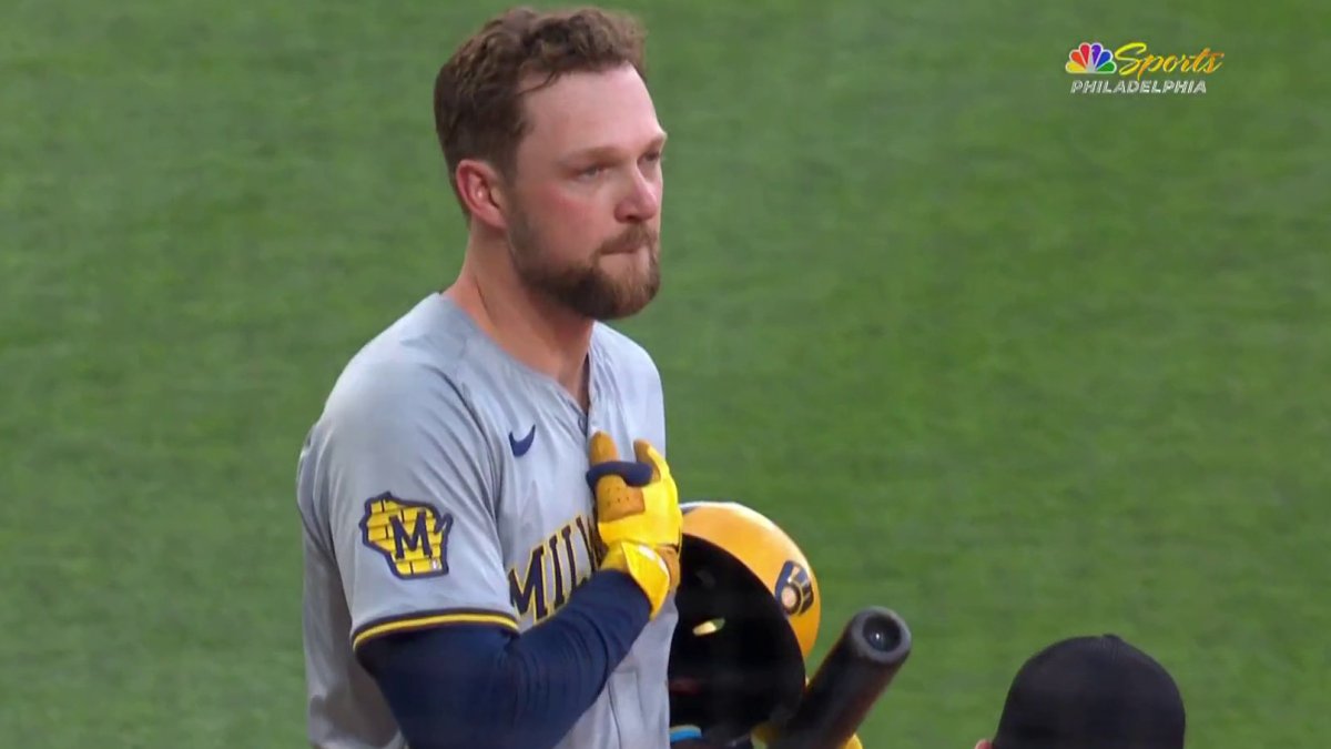 Featured image for Rhys Hoskins Homers and Receives Standing Ovation in Eventful Philly Return