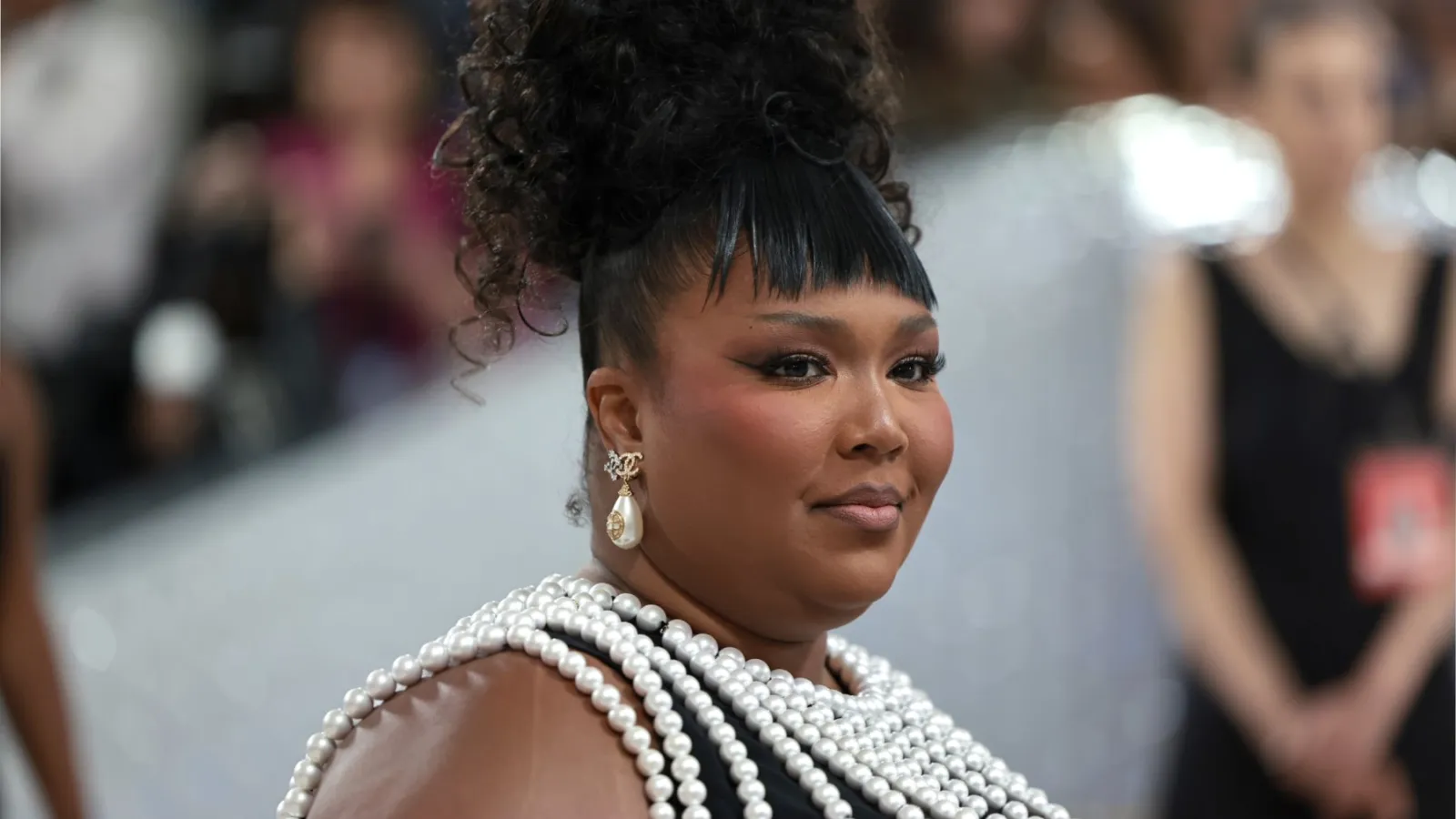 Lizzo's Illness Forces Concert Cancellations and Apologies.