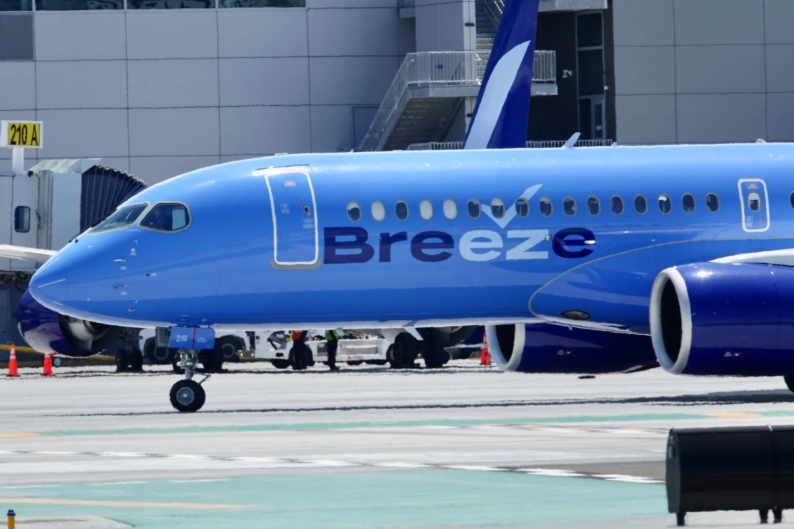 Featured image for Breeze Airways Launches International Flights from Multiple U.S. Cities