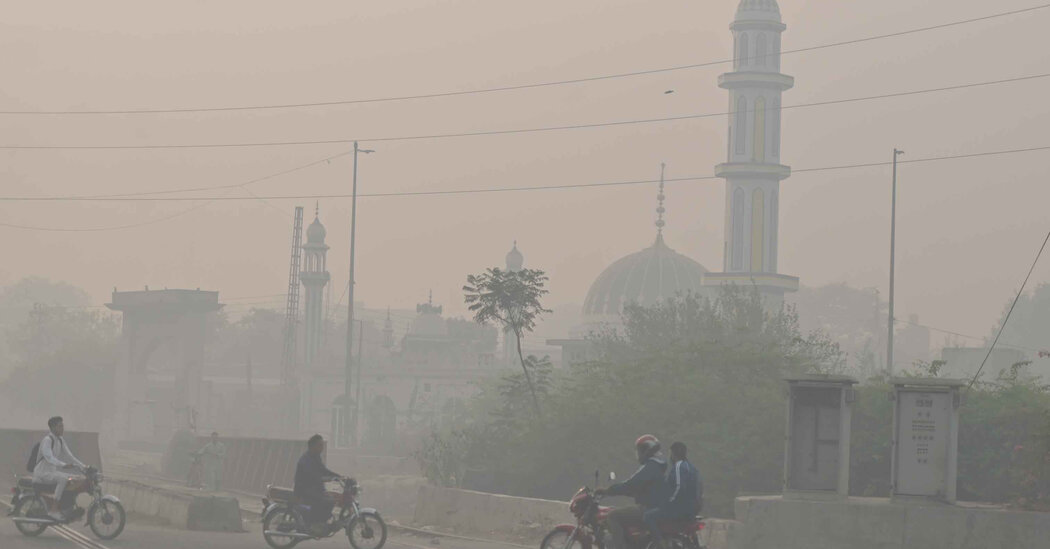 Punjab Battles Severe Smog Crisis with School Closures and Emergency Measures