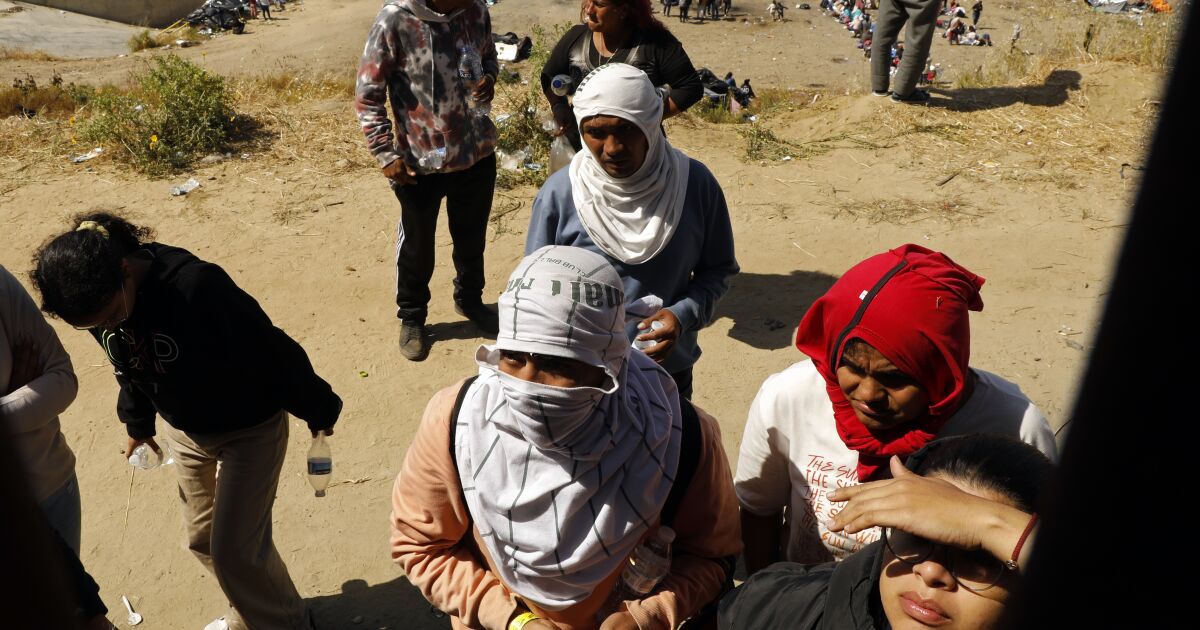 Featured image for Biden administration's evolving policies on asylum seekers and migrants at the US-Mexico border.