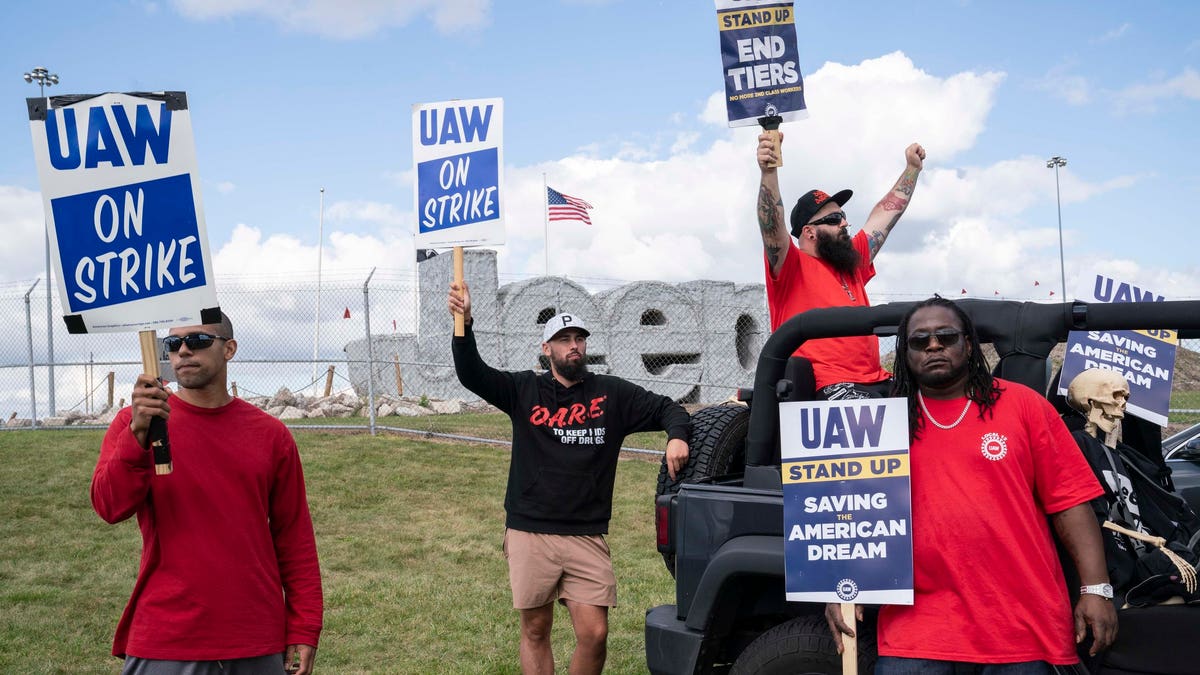 "UAW Strike Puts Pressure on White House Visit to Detroit, Trump Still Plans Trip"