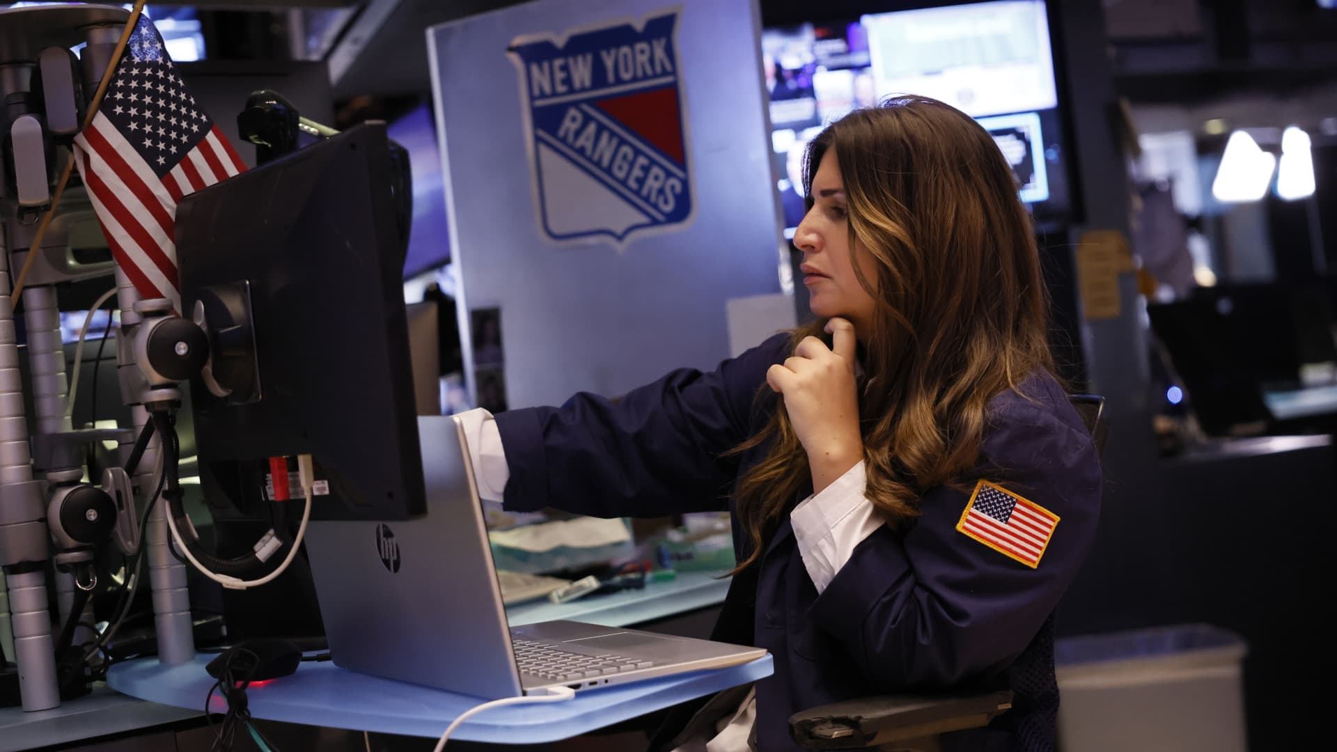 Market Outlook: Tech Earnings, Fed Speech, and Corporate Reports Shape Stock Futures