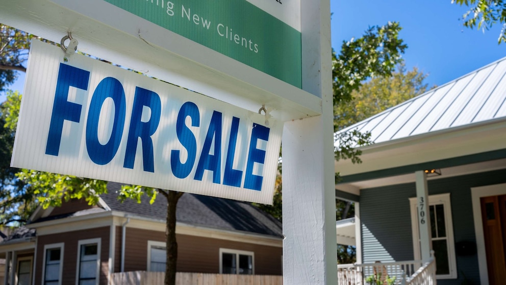 Mortgage Rates Reach 23-Year High, Impacting Housing Market