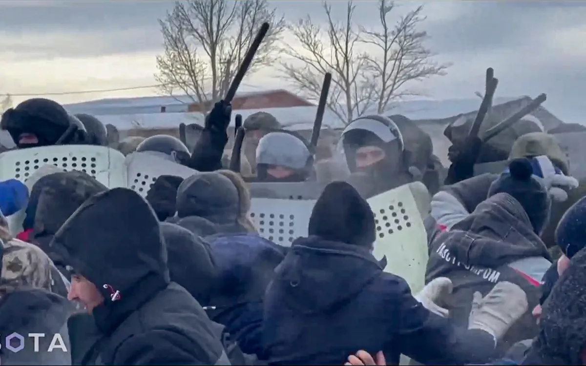 Featured image for "Escalating Protests Rock Remote Russian Region Against Kremlin Crackdown"