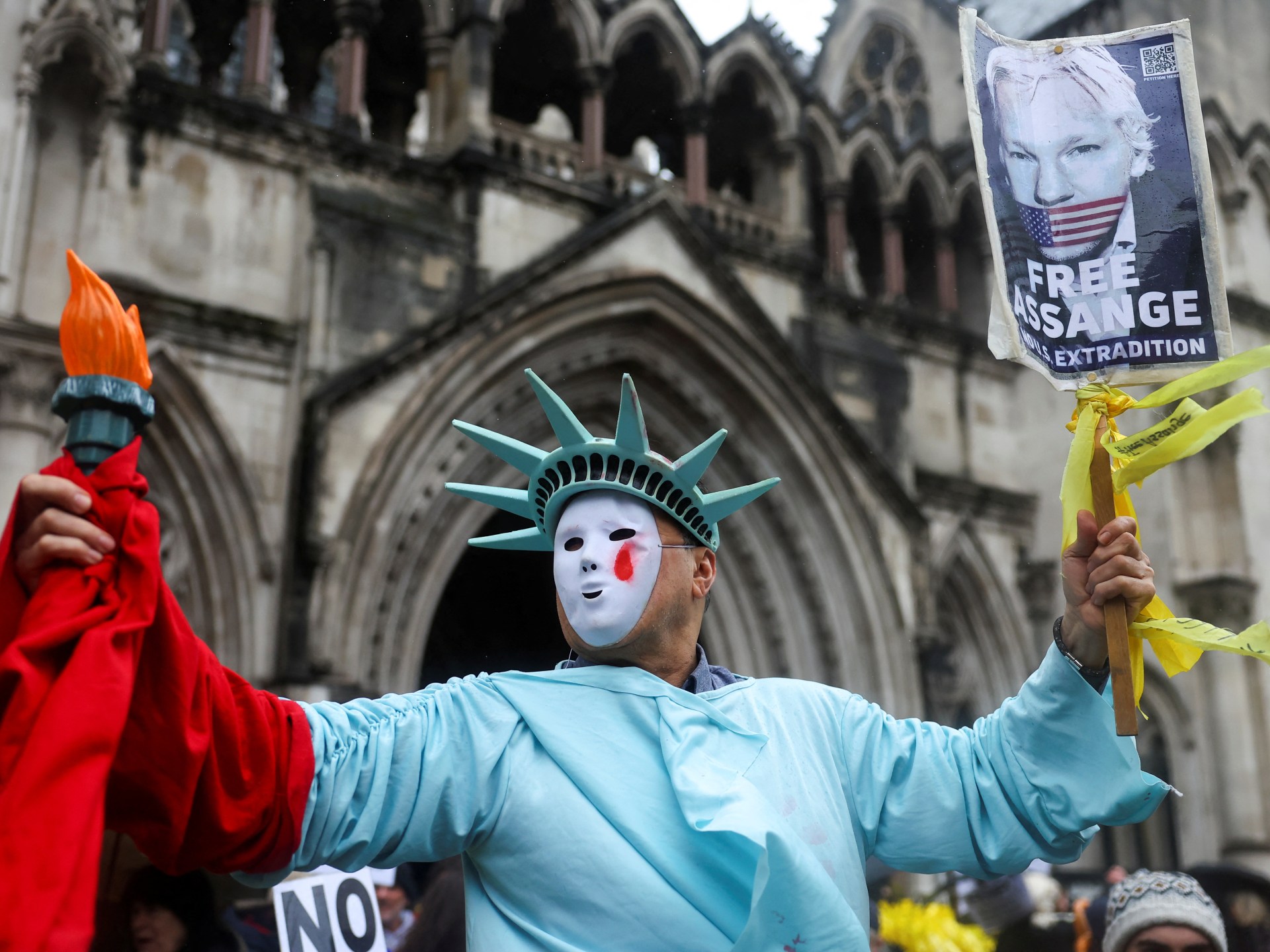 Featured image for "US Lawyers Seek to Block Julian Assange's Extradition Appeal in UK Court"