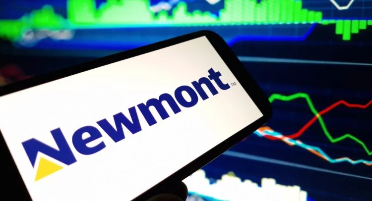 Featured image for Newmont Stock Rises Amid Gold Price Volatility and Earnings Expectations