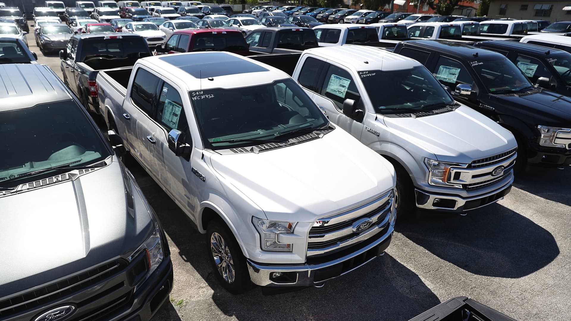 US Automakers Experience Strong Sales Growth Despite Challenges