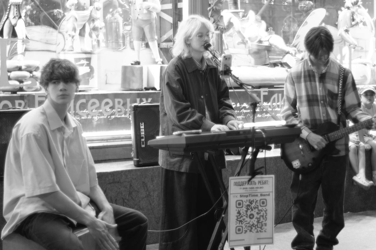 Featured image for Russian Youths Arrested for Anti-Putin and Anti-War Songs in St. Petersburg