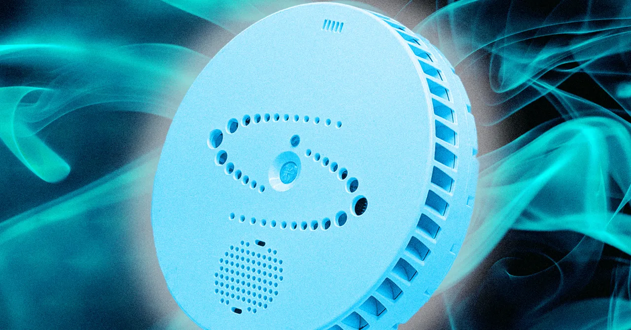 Featured image for Teen Hacker Reveals School Bathroom Smoke Detector as Audio Bug
