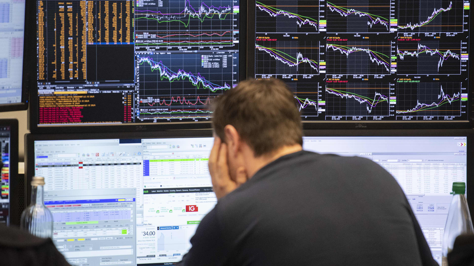 Global Economic Outlook: Experts Predict Weakening Growth and Increased Fragmentation