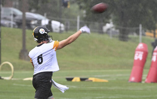 "Steelers' Season Predictions: Analyzing Strengths, Boosted Offense, Tough Start, and T.J. Watt's Potential"