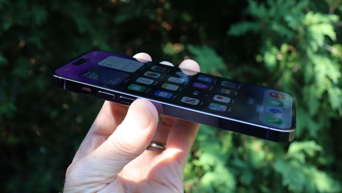 Featured image for "Unveiling the iPhone 15: Predicted Battery Sizes and Charging Speeds"