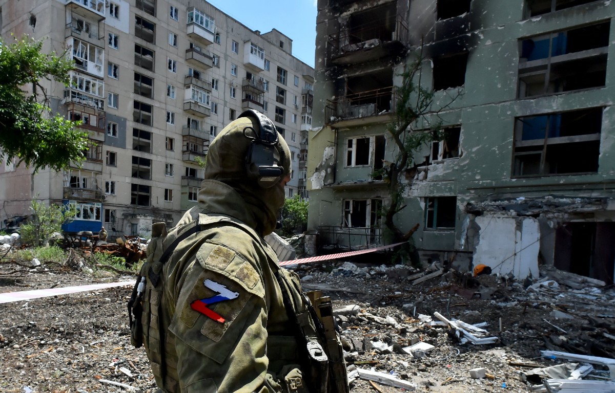 Russian Military Struggles in Ukraine Conflict.