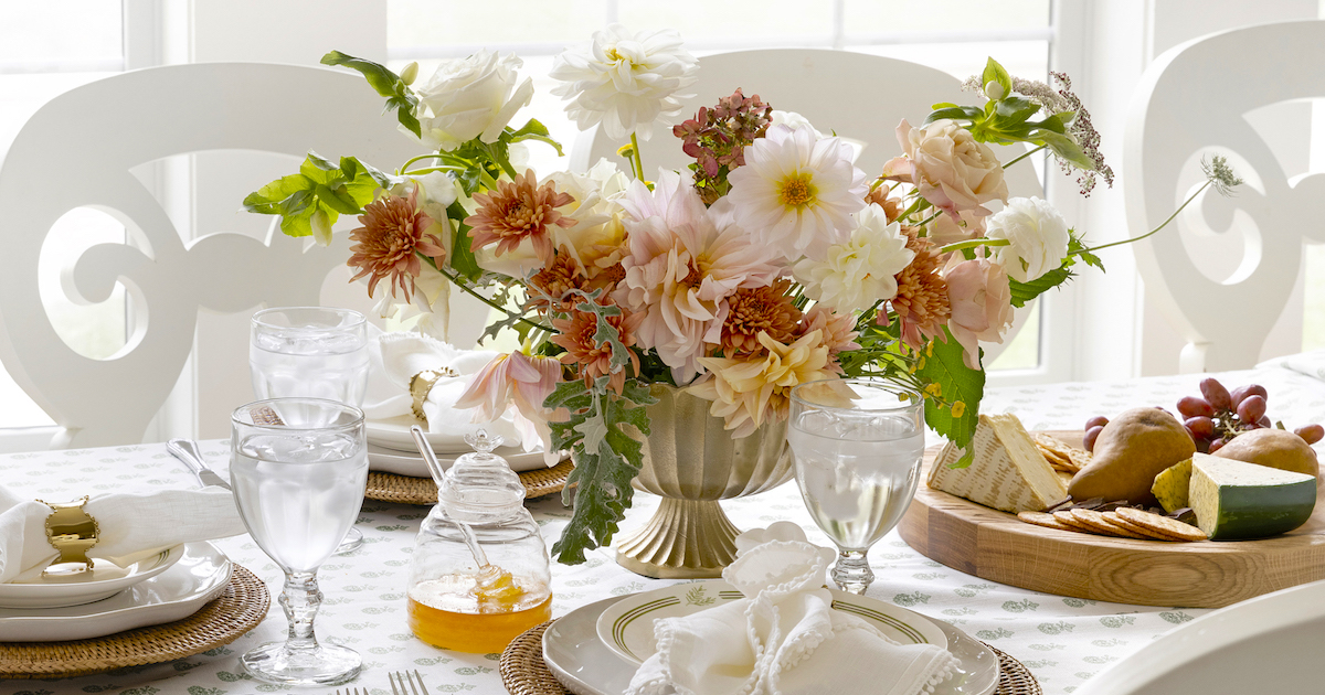 "Master the Art of Flower Arranging with These 8 Simple Hacks"