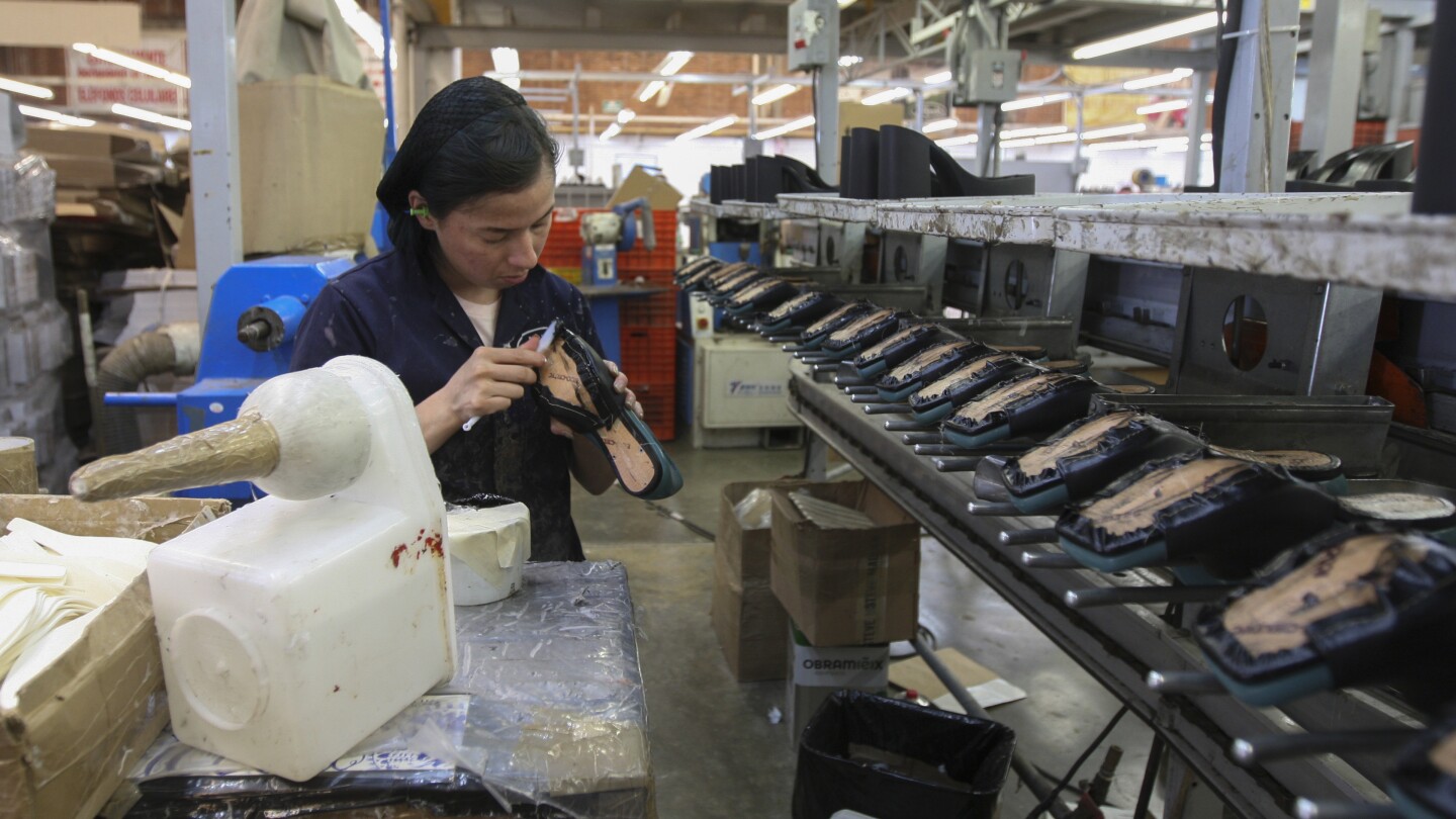 "Mexico Surpasses China as Top Source of US Imports"