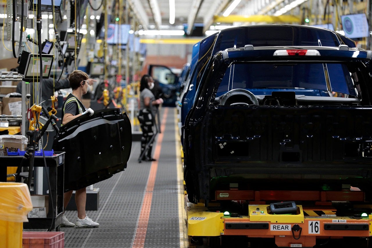 "EVs and Labor Contracts: Profit Challenges and Strategic Wins for US Automakers"