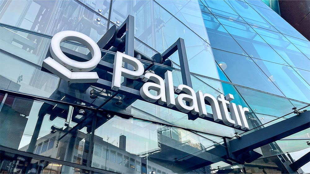 Featured image for Palantir Gains Momentum as a Leading AI Growth Stock