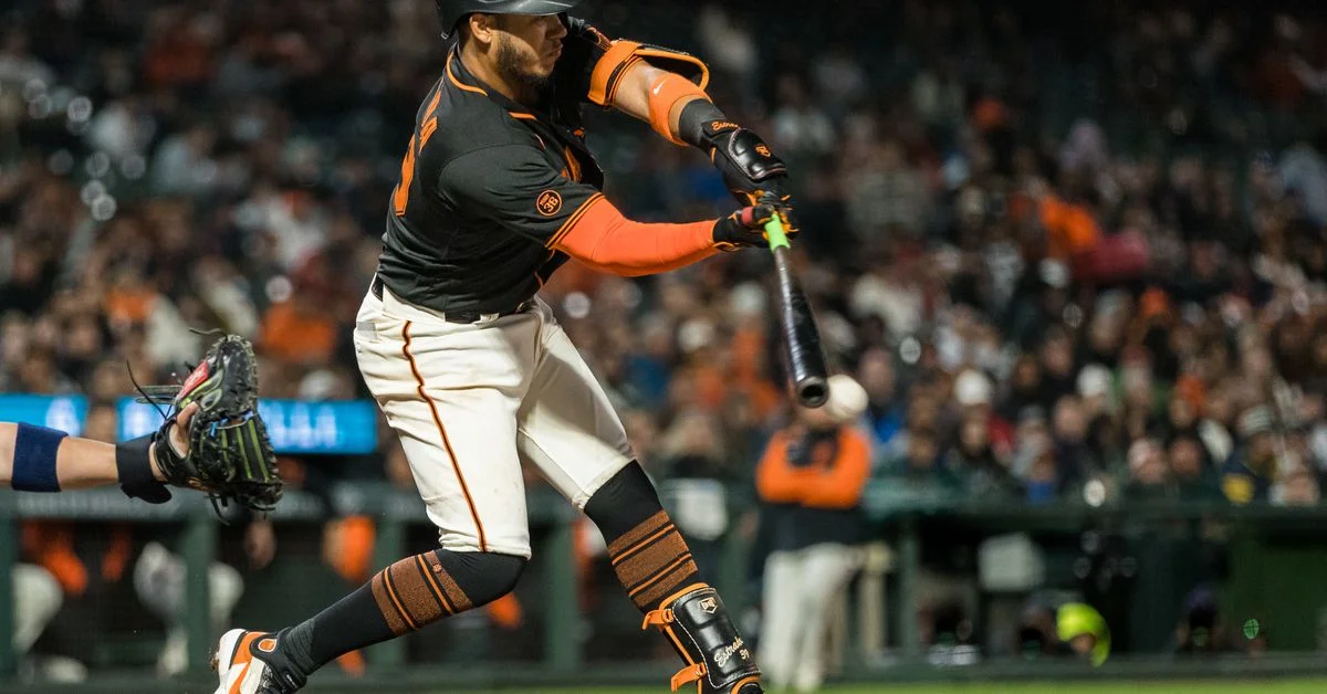 Giants' Win Streak Continues with Help from Davis and Pederson.