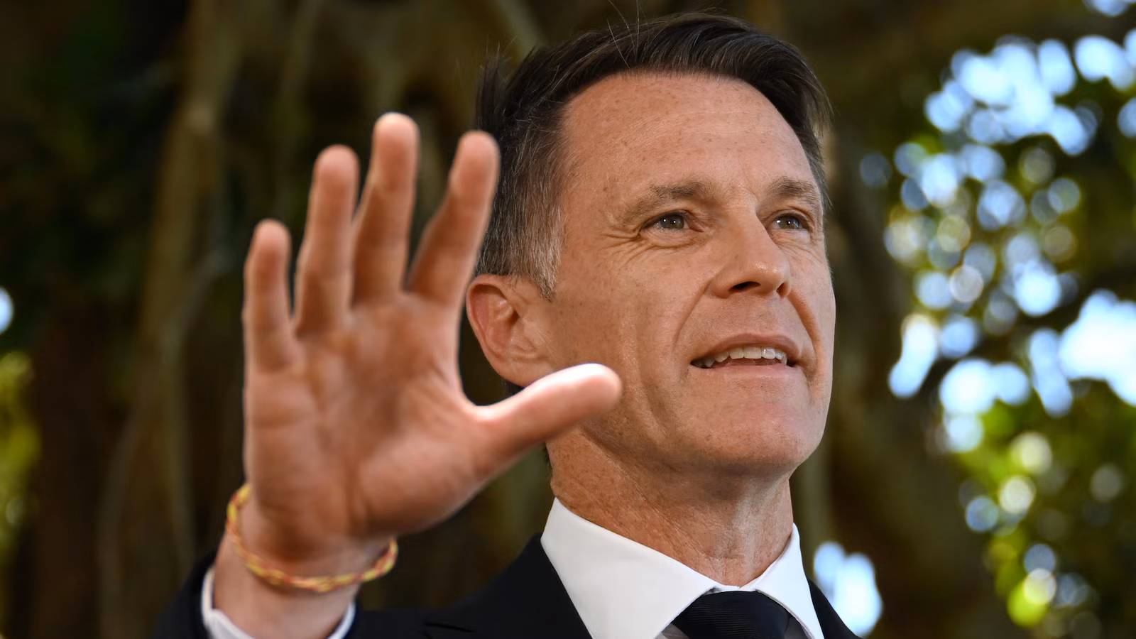 Featured image for Bureaucratic Error Delays Gun License for Bondi Beach Shooter