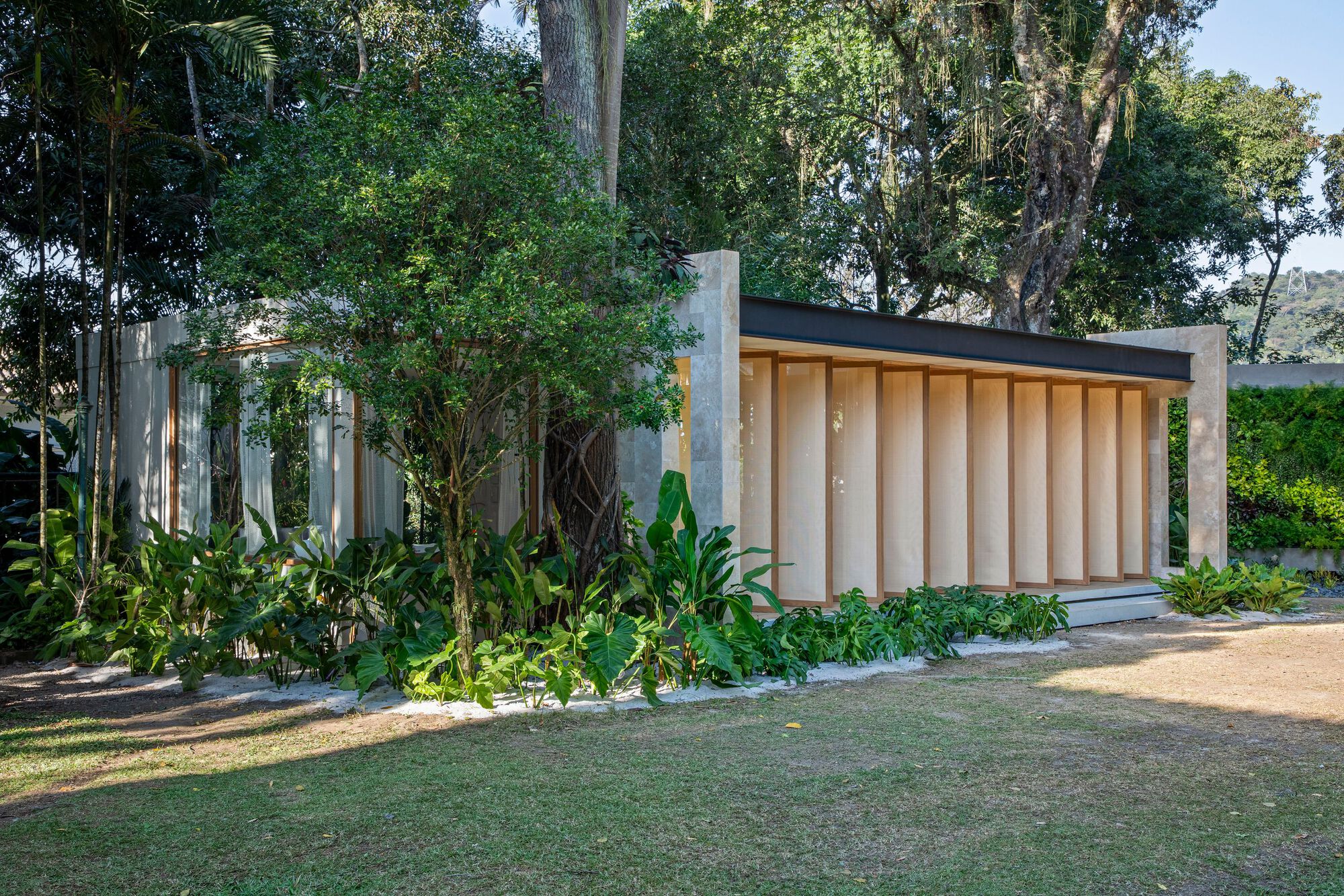 "Senses House: A Masterpiece of Design by UP3 Arquitetura"