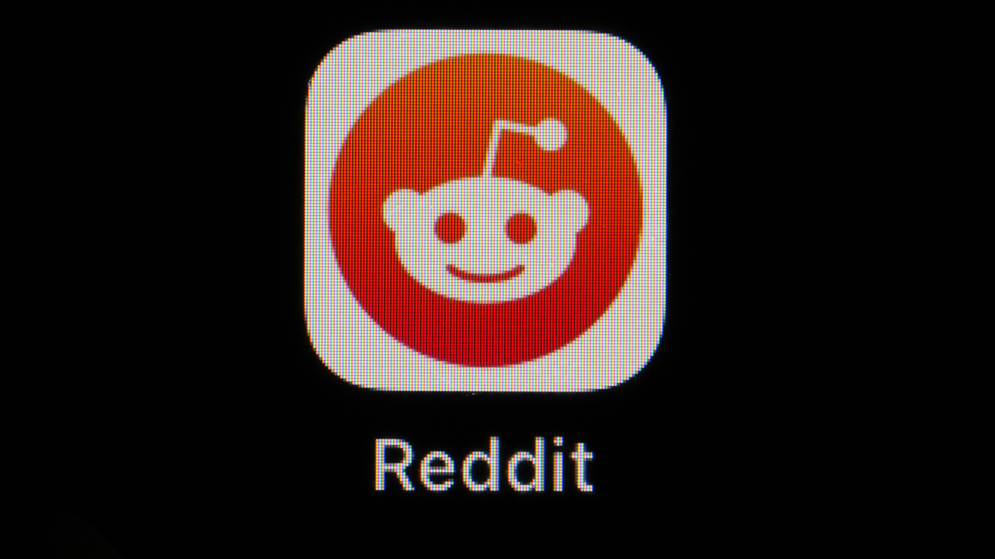"Reddit's NYSE Debut Soars 70%: AI, Advertising, and Stock Projections"
