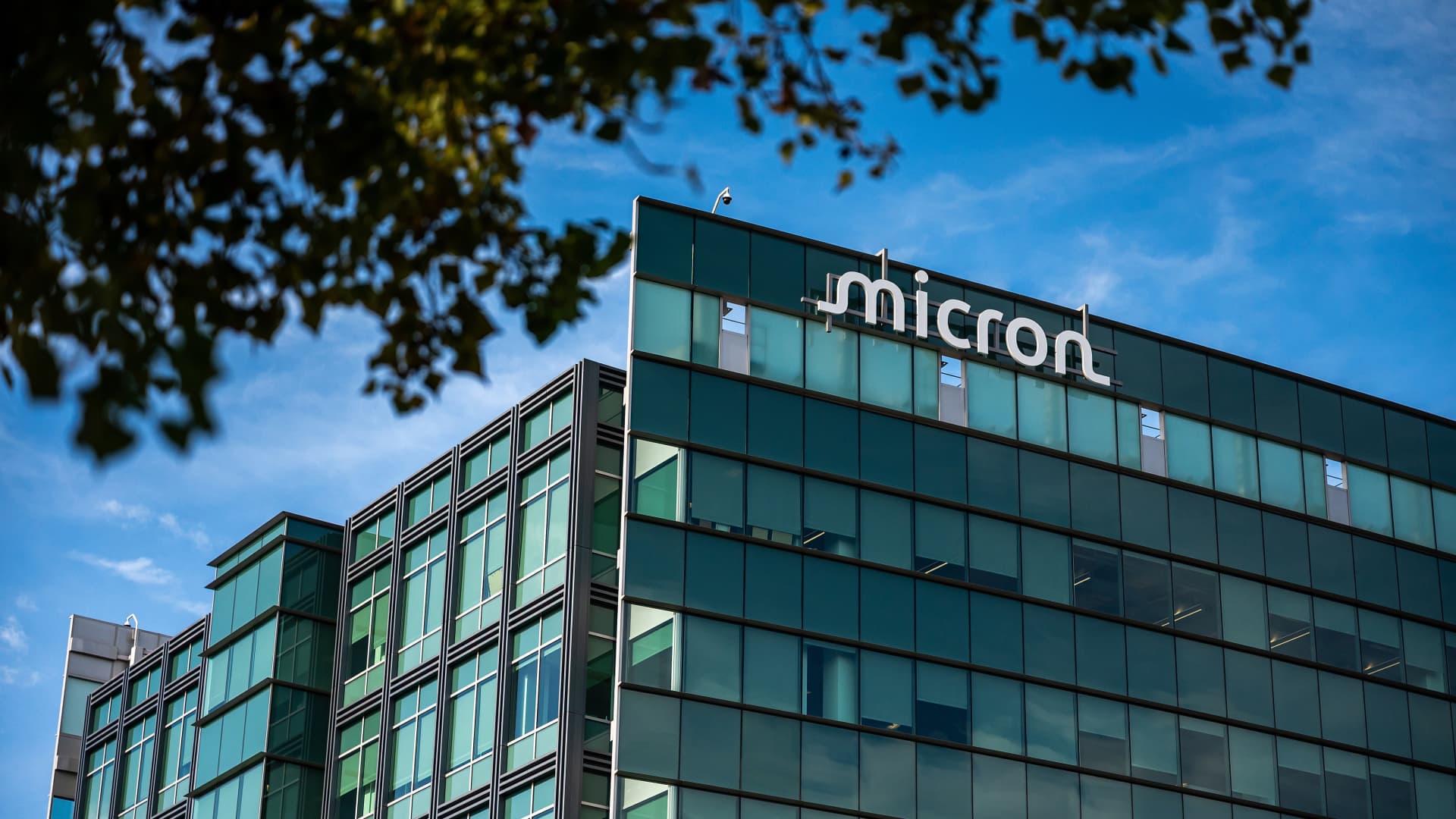 Featured image for Micron's Revenue Soars Amid AI-Driven Memory Demand and Earnings Expectations