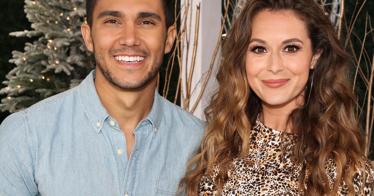 Featured image for "Alexa and Carlos PenaVega Share Heartbreaking Loss of Stillborn Daughter"