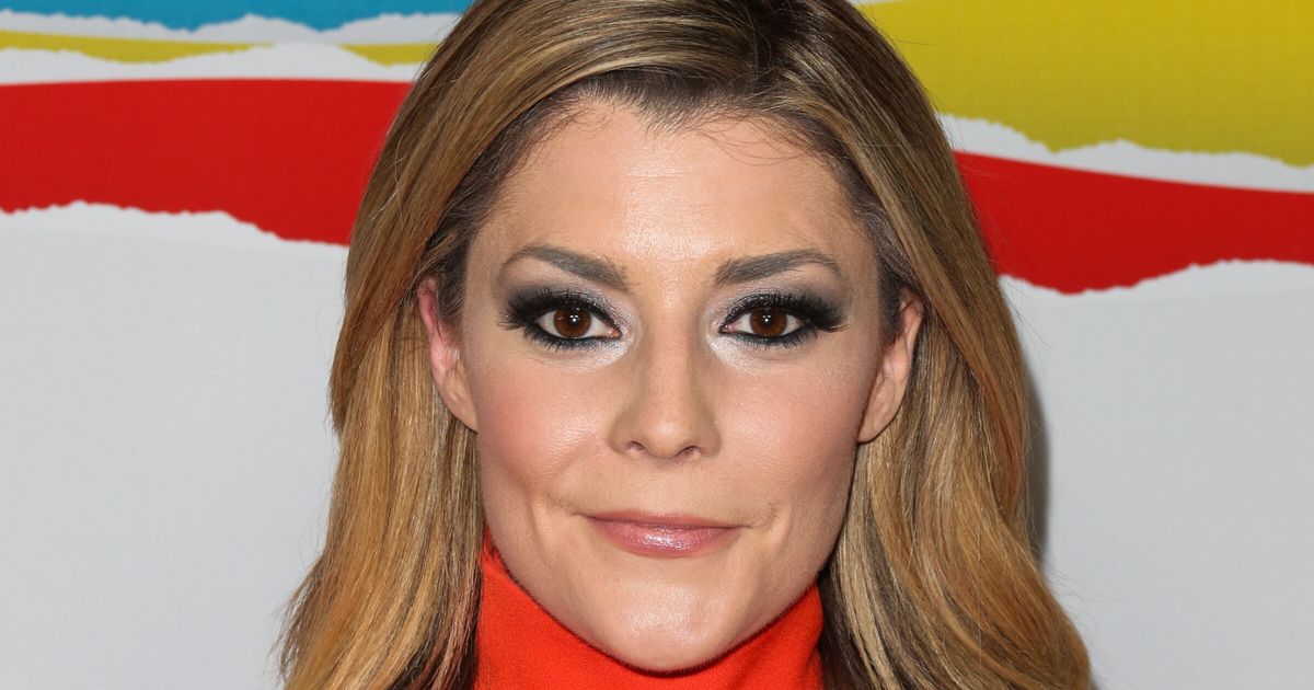 Featured image for Grace Helbig, YouTube Star, Battles Breast Cancer