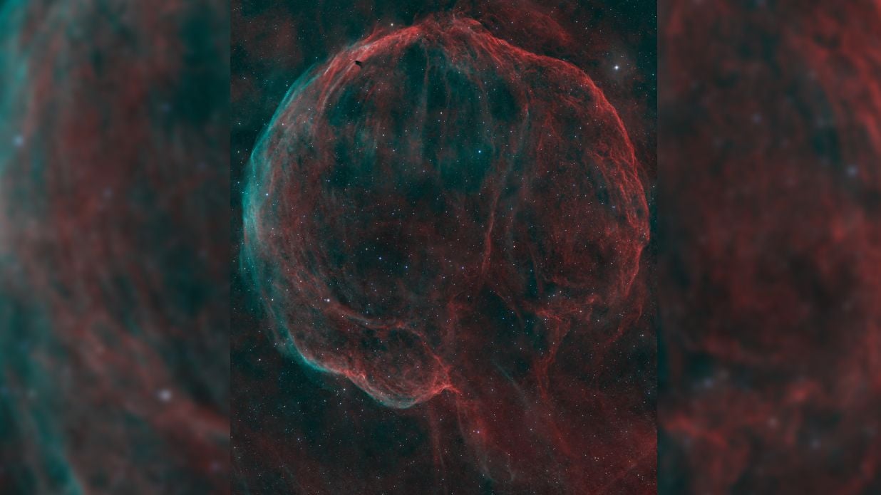 Featured image for Medula Nebula's Brain-Like Glow Captured in Stunning Astrophotography