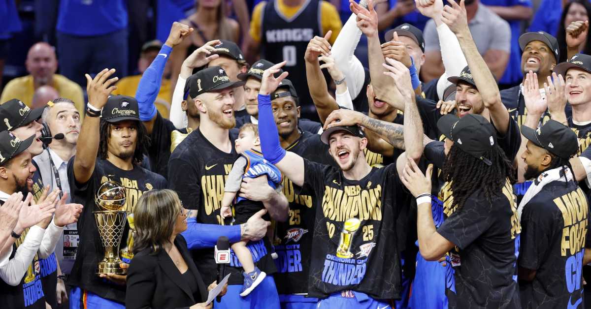 Featured image for Alex Caruso Responds to Lakers' 2020 Championship and Celebrates His Titles