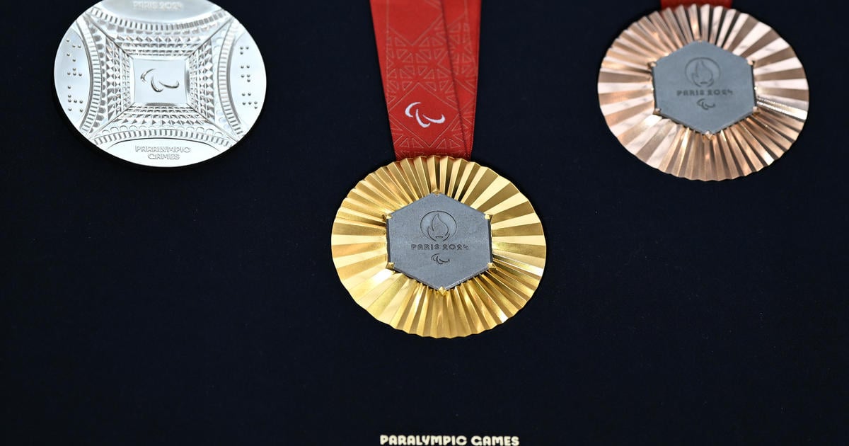 Featured image for "Paris 2024 Olympic Medals Incorporate Eiffel Tower Fragments"