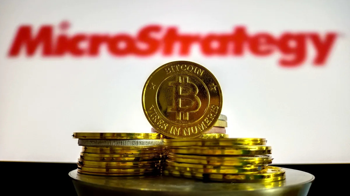 Featured image for Bitcoin's Slide Hits MicroStrategy Stock and Cryptocurrency Markets