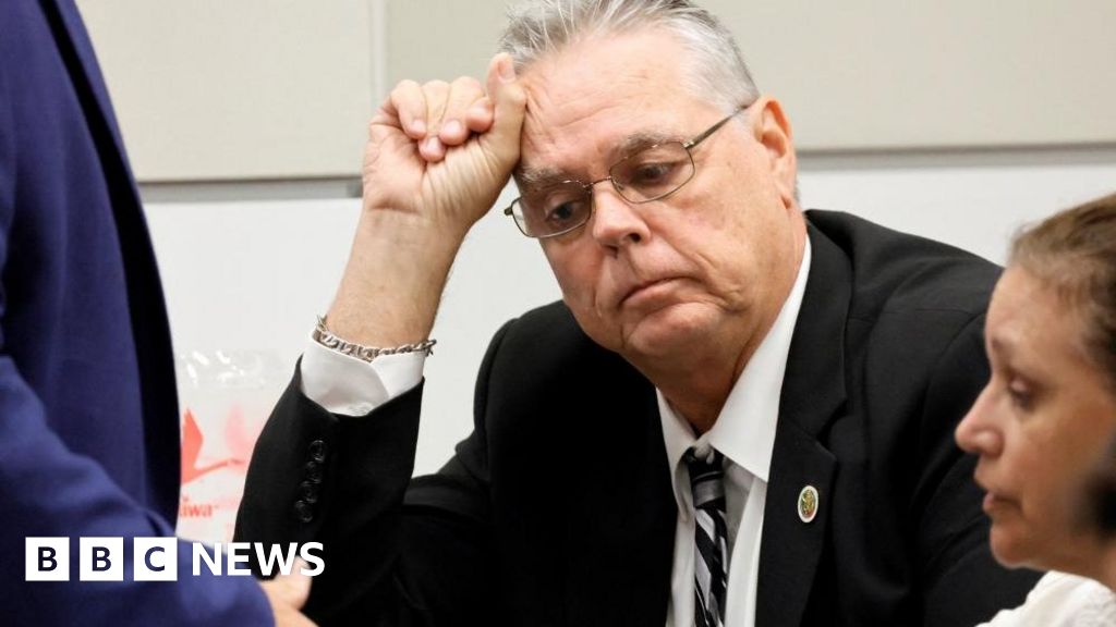 Featured image for Former Parkland deputy acquitted of child neglect charges in mass shooting trial