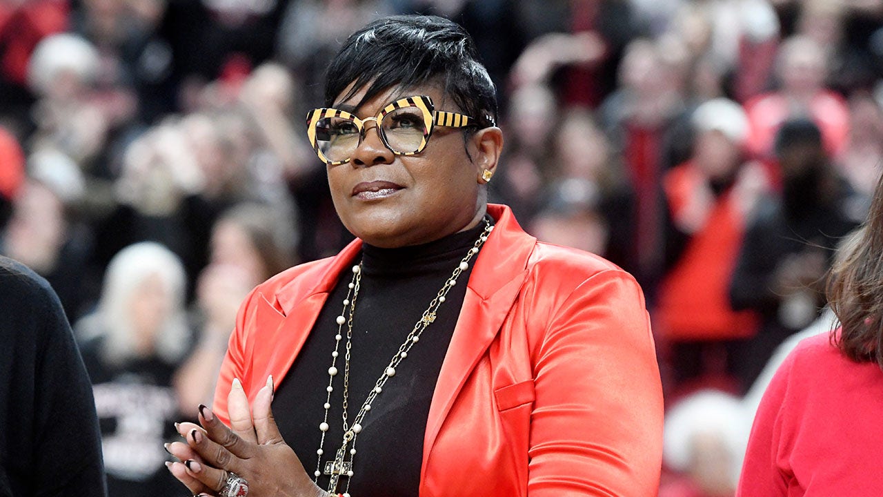 "Sheryl Swoopes Apologizes to Caitlin Clark for Controversial Comments"