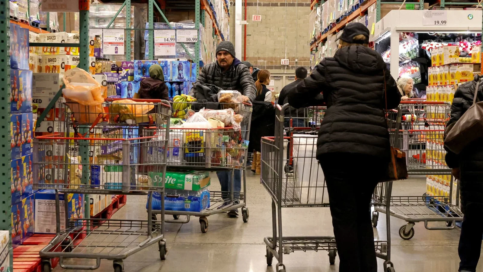 U.S. PCE Inflation Holds at 2.8% as Spending Keeps Economy Expanding