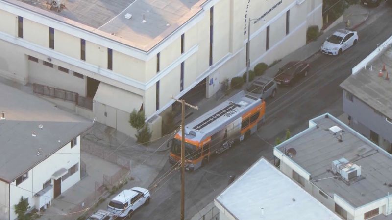 Migrant influx continues as fourth bus reaches Los Angeles